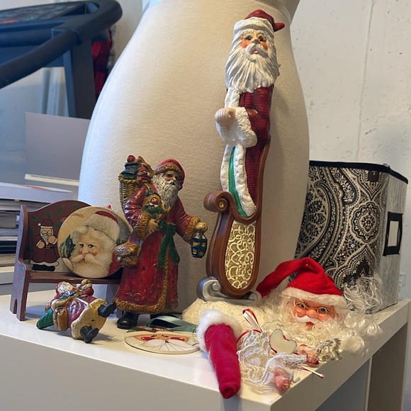 Set of nine (9) Santa’s- 7 ornaments and 2 are decor - Picture 10 of 10